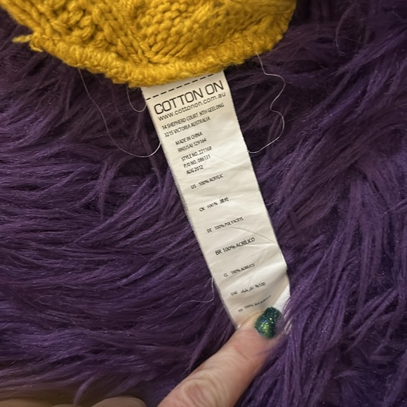 🐾4 for $20 gold beanie hat - Picture 3 of 4